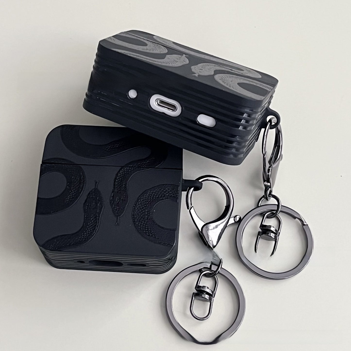 Double snake case fitted to AirPods 1st/2nd generation charging case